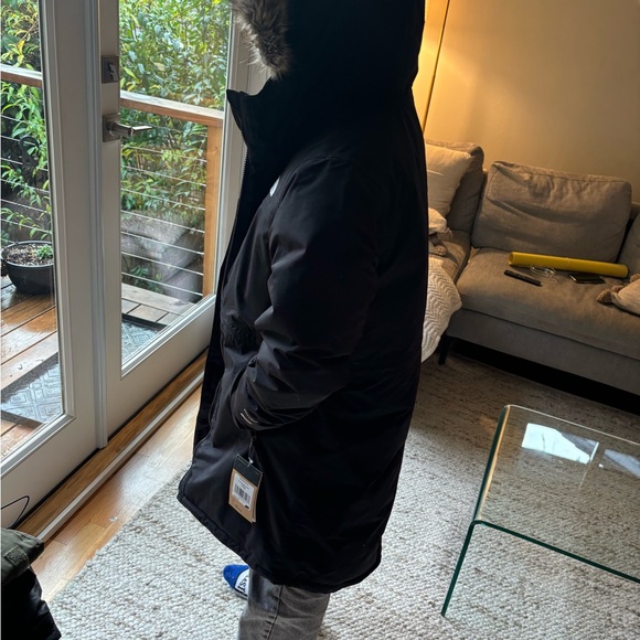 NWT! The North Face Arctic Parka - Girls/Teens age 14-16 size XL. - Picture 4 of 13